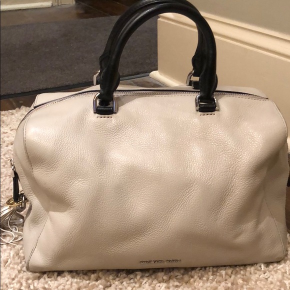 Michael Kors Handbags - Michael Kors Purse